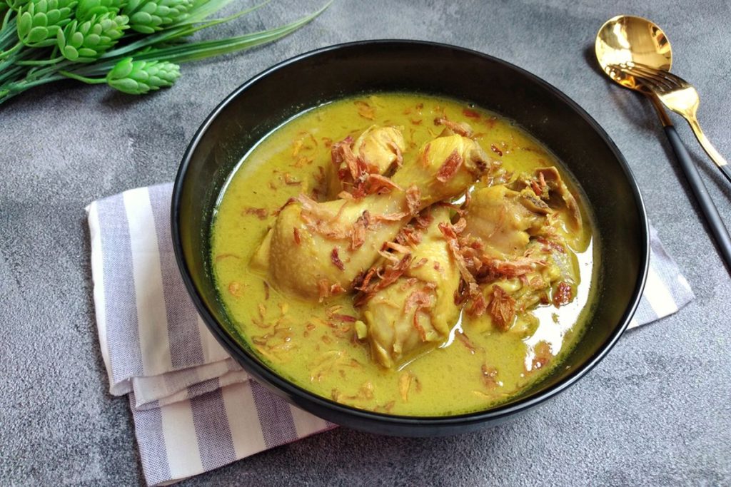 Resep Opor Ayam Gurih Lembut – Kuah Kental & Bumbu Meresap Sempurna!
