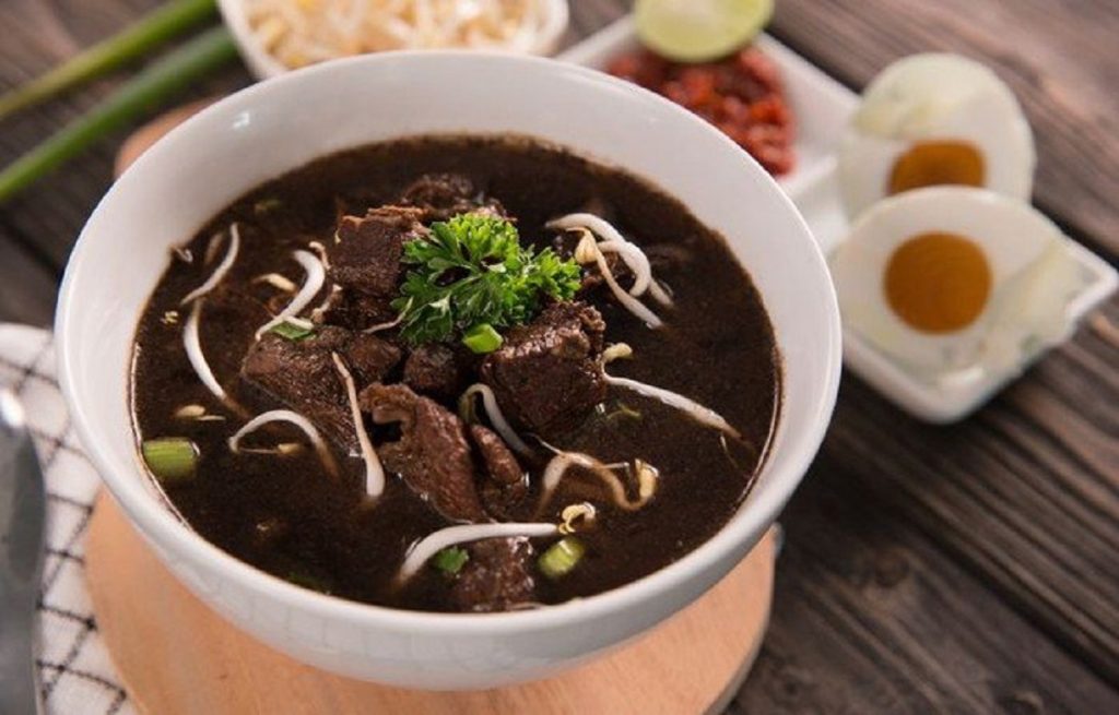 Resep Rawon Daging Nguling Asli Surabaya – Hitam Legit dengan Aroma Khas Keluak!